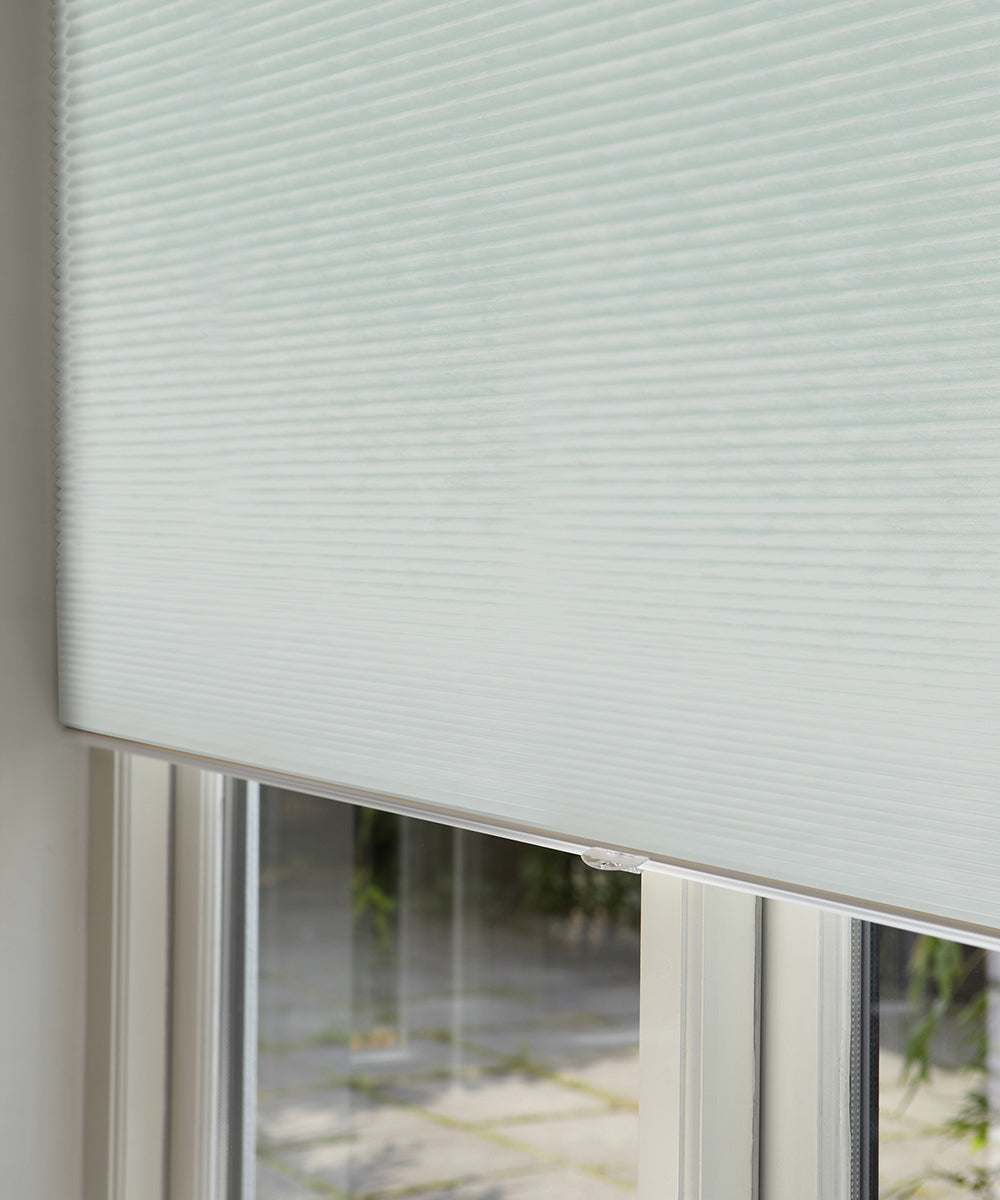 Duette® shades wit verduisterend - ingespannen TruFit® model - HetBinnenAanzicht