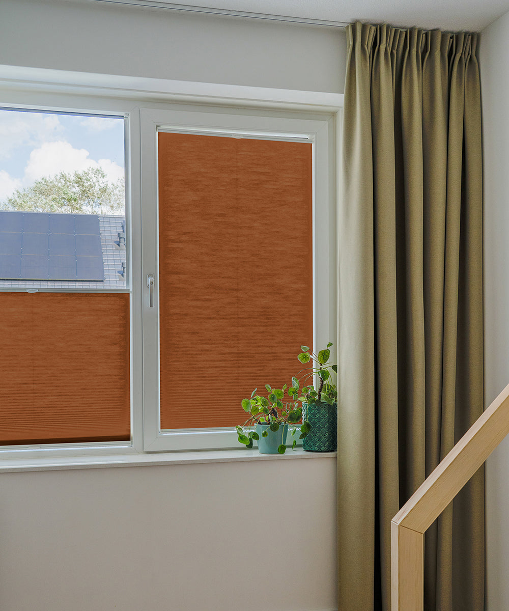 Duette® shades terracotta verduisterend - ingespannen TruFit® model - HetBinnenAanzicht