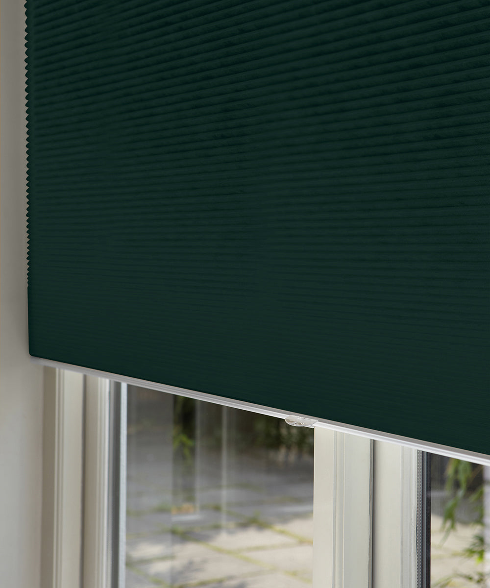 Duette® shades donkerblauw verduisterend - ingespannen TruFit® model - HetBinnenAanzicht